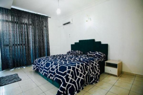 German Classy 4 Bed Room Detached House plus CAR